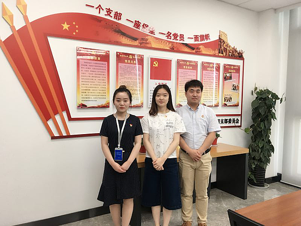 示范崗黨員合影6.14.png
